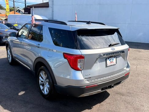 Used 2023 Ford Explorer XLT w/ Equipment Group 202A AWD/4WD image 5