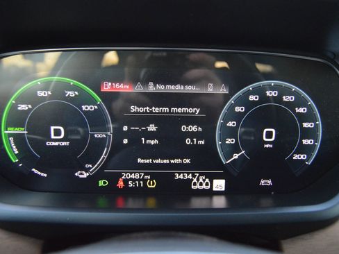 Used 2023 Audi e-tron GT Premium Plus image 17