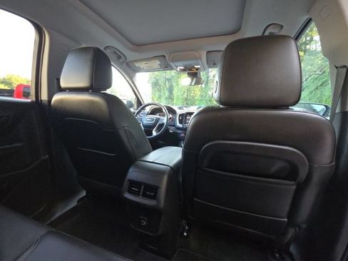 Used 2022 GMC Terrain SLT w/ Elevation Edition FWD image 18