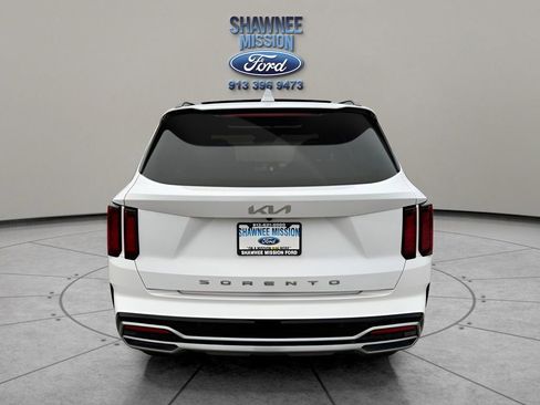 Used 2022 Kia Sorento EX w/ Panoramic Sunroof Package image 6