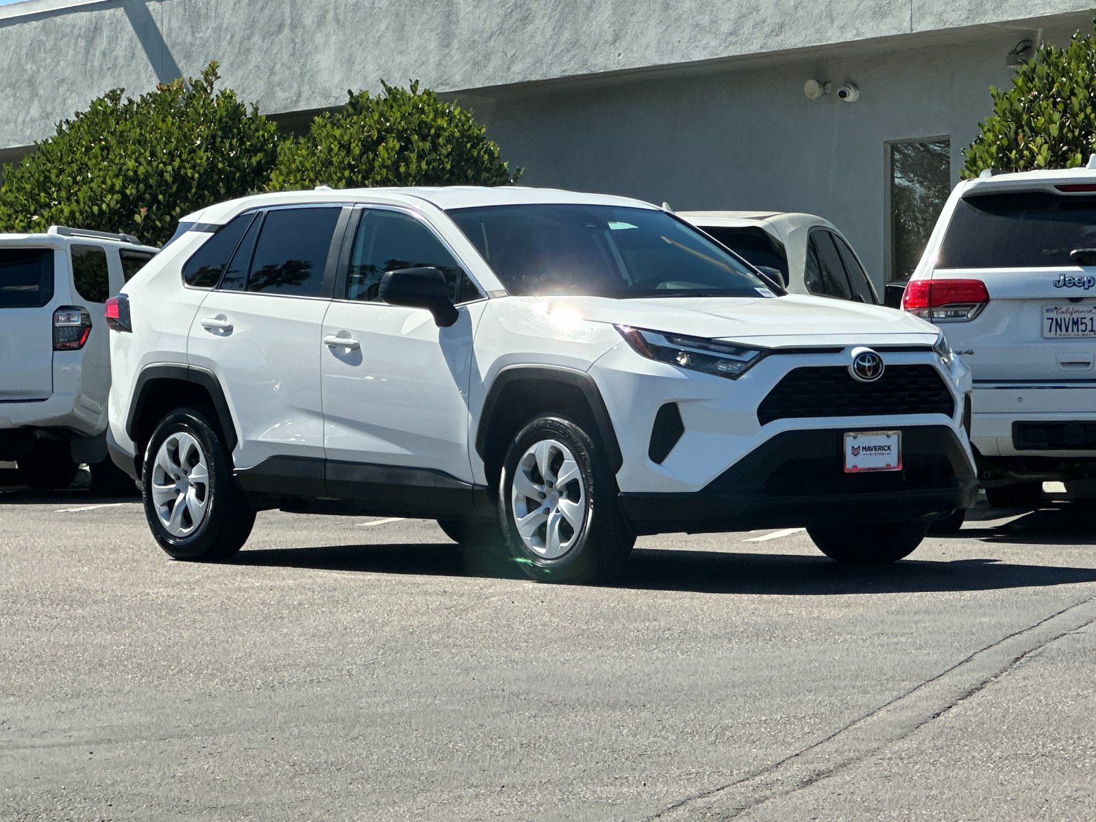Used 2025 Toyota RAV4 LE AWD/4WD image 8