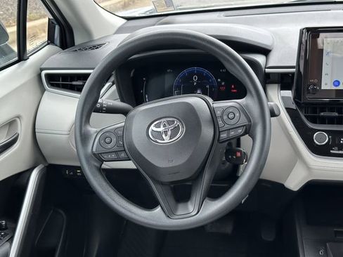Used 2026 Toyota Corolla Cross L image 24