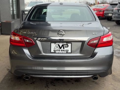 Used 2017 Nissan Altima 2.5 SV w/ Interior Lighting Package image 5