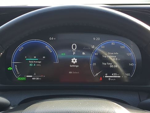 Used 2023 Toyota Crown Limited image 21