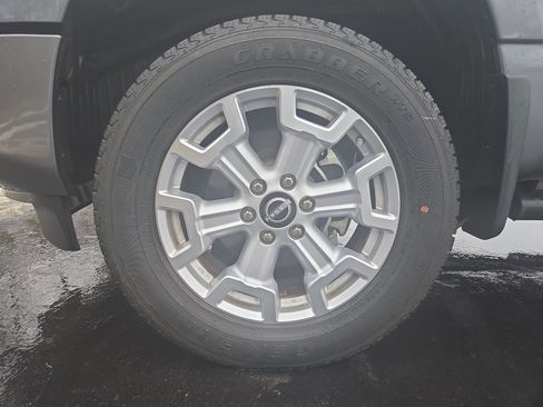 Used 2024 Nissan Titan SV w/ SV Convenience Package image 10