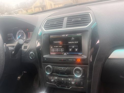 Used 2016 Ford Explorer XLT w/ Equipment Group 202A image 11