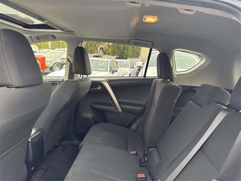 Used 2018 Toyota RAV4 XLE image 10