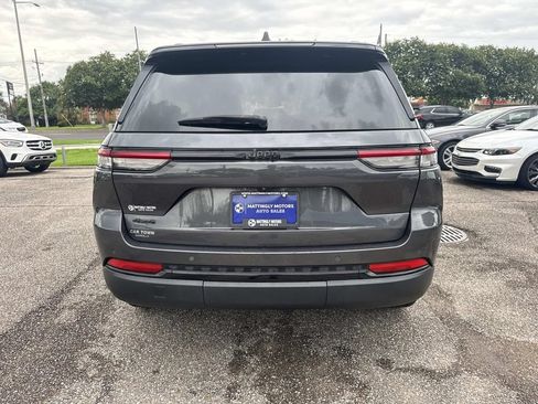 Used 2022 Jeep Grand Cherokee Altitude AWD/4WD image 7