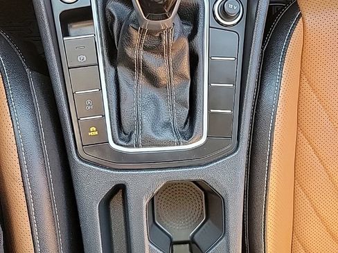 Certified 2022 Volkswagen Jetta SEL FWD image 9