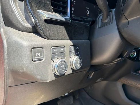 Used 2024 GMC Sierra 2500 SLT w/ SLT Premium Package AWD/4WD image 15