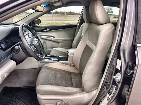 Used 2014 Toyota Camry XLE image 11
