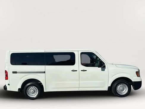 Used 2016 Nissan NV 3500 S image 3