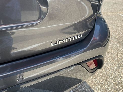 Used 2024 Toyota Highlander Limited image 6