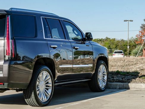 Used 2016 Cadillac Escalade Platinum image 11