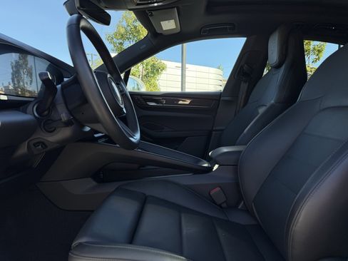 Used 2025 Porsche Macan 4S Electric image 13