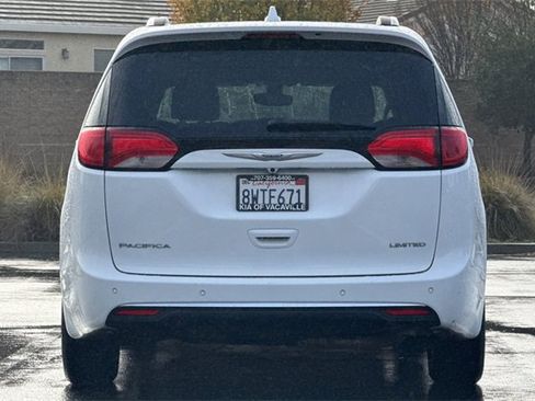 Used 2020 Chrysler Pacifica Limited image 7