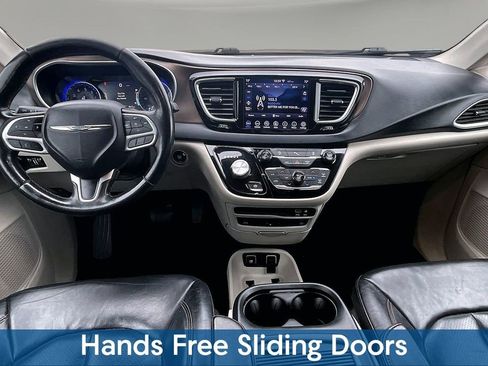 Used 2018 Chrysler Pacifica Touring-L Plus FWD image 8