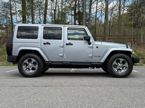 Used 2018 Jeep Wrangler Unlimited Sahara w/ Max Tow Package AWD/4WD image 4