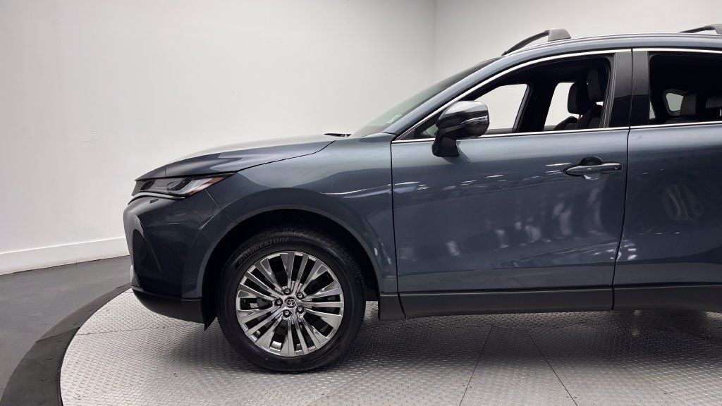 Used 2024 Toyota Venza XLE AWD/4WD image 5