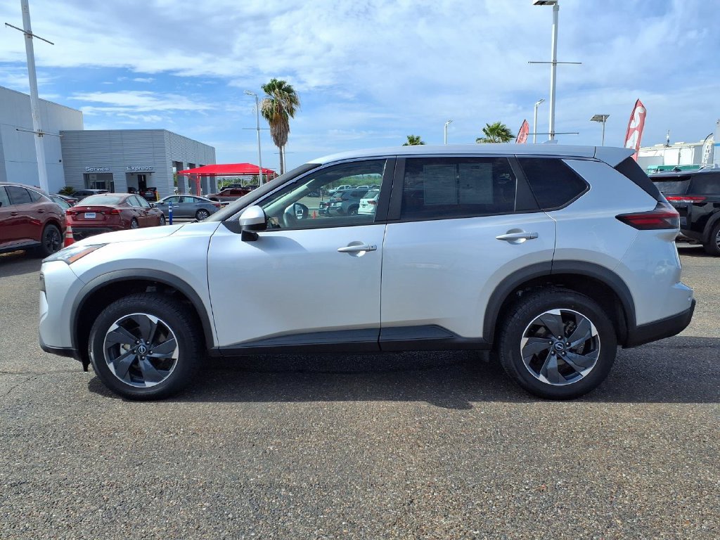 Used 2024 Nissan Rogue SV AWD/4WD image 5