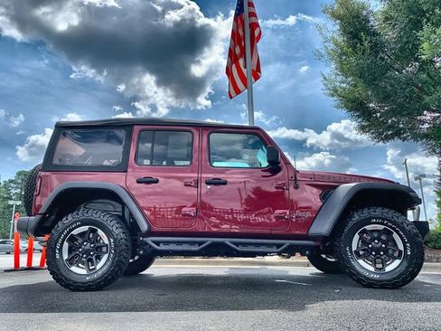 Used 2022 Jeep Wrangler Unlimited Rubicon w/ Cold Weather Group AWD/4WD image 9