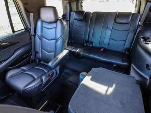 Used 2017 Cadillac Escalade Platinum image 17