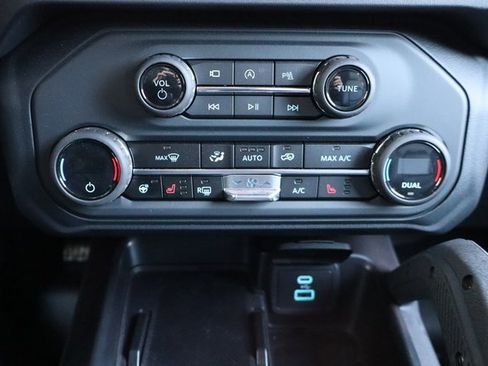 New 2025 Ford Bronco Badlands image 10