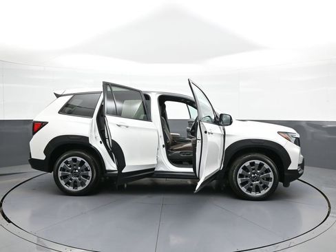 Certified 2024 Honda Passport EX-L image 42