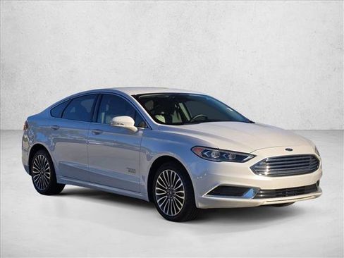 Used 2018 Ford Fusion Energi SE image 3