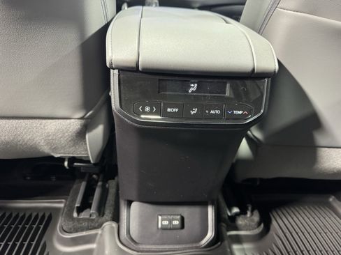 New 2026 Toyota Highlander XLE image 19