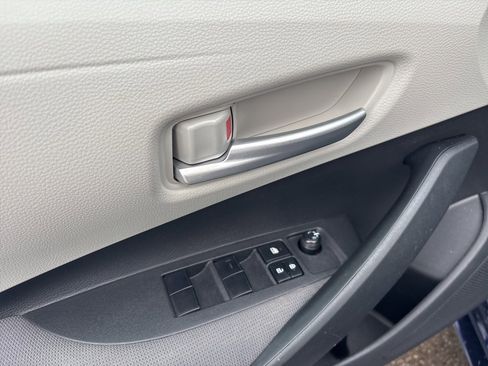 Used 2020 Toyota Corolla LE image 19