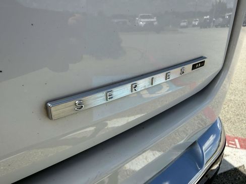 Used 2024 Jeep Wagoneer L Series II RWD image 6