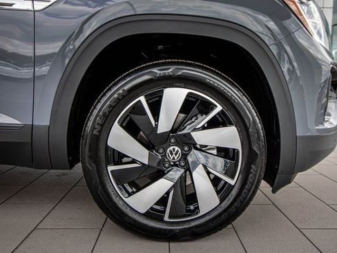 New 2026 Volkswagen Atlas Cross Sport SE FWD image 5