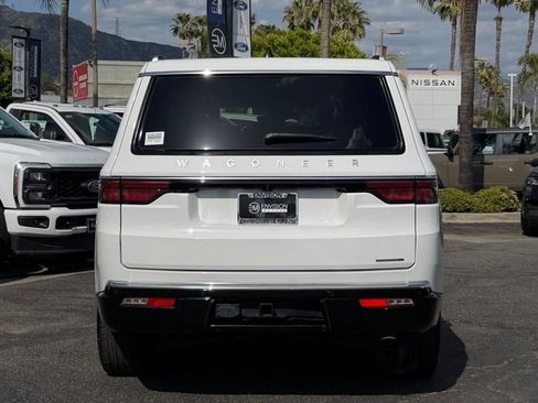 Used 2024 Jeep Wagoneer Series II w/ Flexible Seating Group RWD image 7
