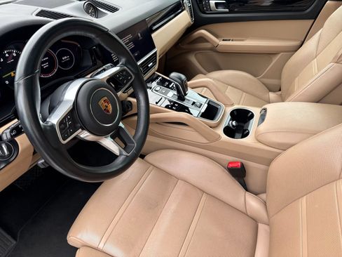 Certified 2022 Porsche Cayenne E-Hybrid AWD/4WD image 4