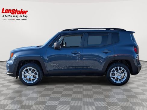 Used 2022 Jeep Renegade Latitude image 2