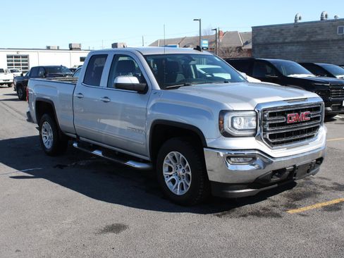 Used 2019 GMC Sierra 1500 SLE w/ SLE Value Package AWD/4WD image 3