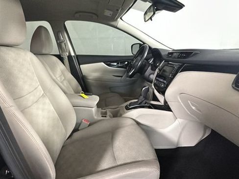 Used 2020 Nissan Rogue Sport SV w/ All-Weather Package AWD/4WD image 29
