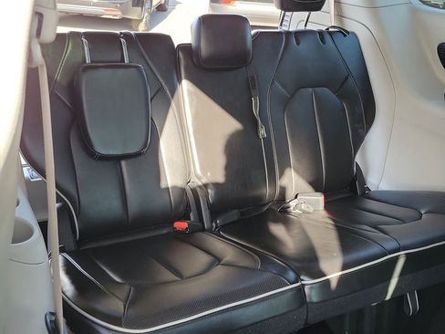 Used 2023 Chrysler Pacifica Limited FWD image 20