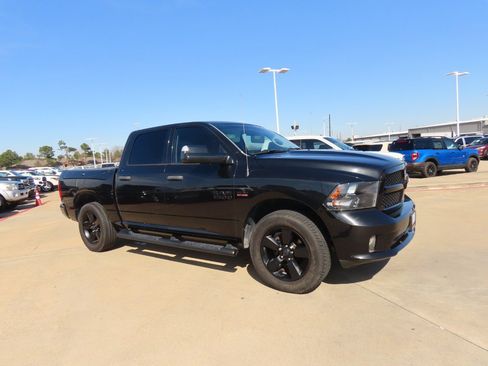 Used 2018 RAM 1500 Express w/ Black Ram 1500 Express Group image 7