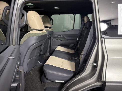 Used 2025 Lexus GX 550 w/ Accessory Package (CT) AWD/4WD image 29