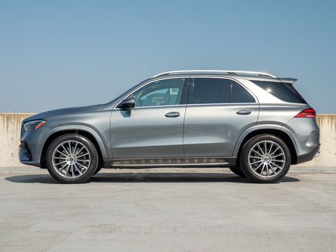 Used 2024 Mercedes-Benz GLE 350 4MATIC image 3
