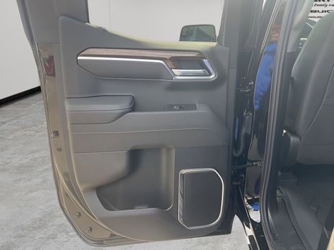 New 2026 GMC Sierra 1500 Elevation image 17