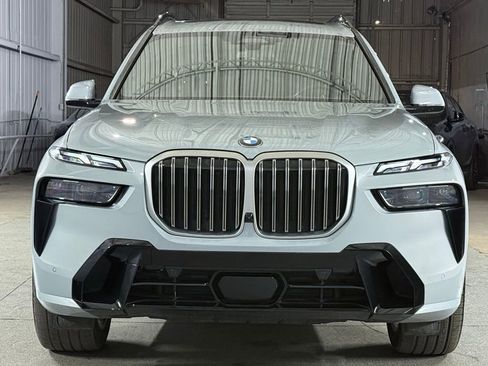 Used 2023 BMW X7 xDrive40i w/ M Sport Package image 2
