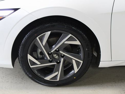 Used 2025 Hyundai Elantra Sport image 6