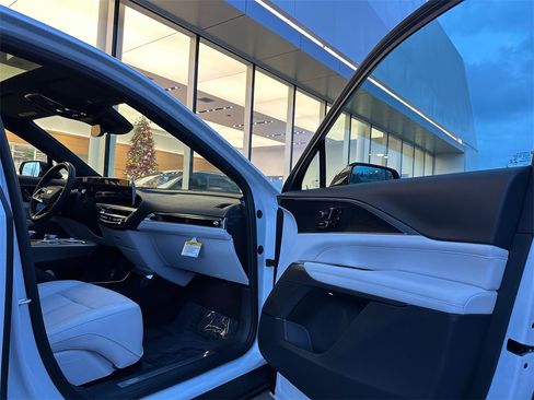 New 2026 Cadillac Lyriq Sport image 11