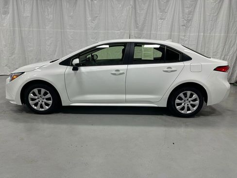 Used 2025 Toyota Corolla LE image 4