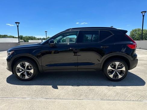 Certified 2026 Volvo XC40 B5 Plus AWD/4WD image 5