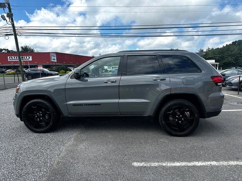 Used 2019 Jeep Grand Cherokee Laredo image 8