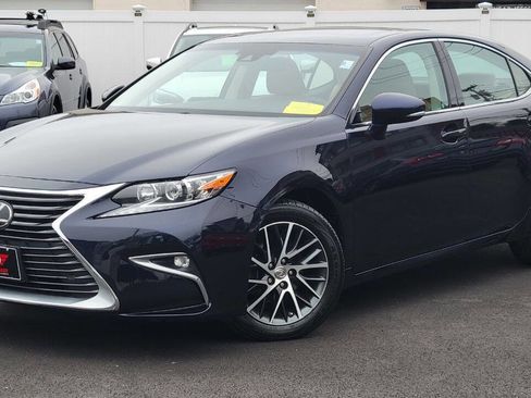 Used 2017 Lexus ES 350 w/ Navigation System Package FWD image 2